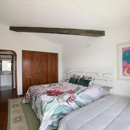 Sitio Do Louro * Сан-Мартинью-ду-Порту